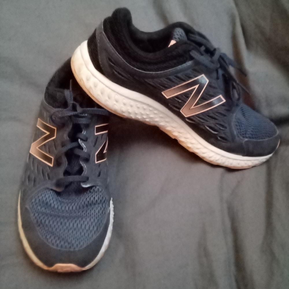 Ladies new balance navy & pink